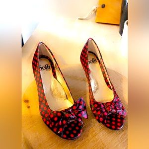 Black & Red Polka Dot Satin Sofft brand super cute Size 6.5     3in heel